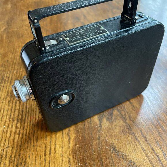Cine-Kodak Eight Model 25 (1930s Retro Camera) - Picture 2 of 10